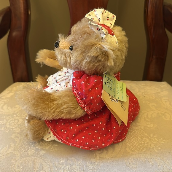 Bears by Reanee handcrafted Essie mohair teddy bear, created on April 14, 1988 - Picture 2 of 15